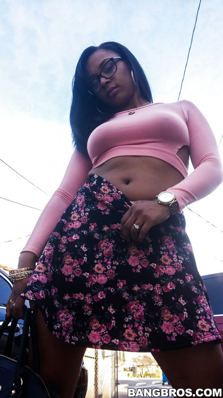 Busty ebony girl girl Porsha Carrera showing off her thong panties and phat butt - #687536