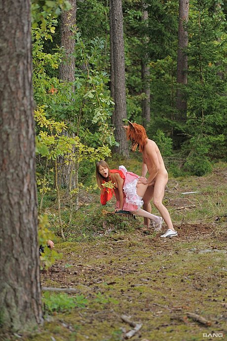 Naughty thin teen Beata Undine gives a oral sex and gets a solid fuck in a forest - Image 12 of 21  in Pussy category   featuring Beata Undine 