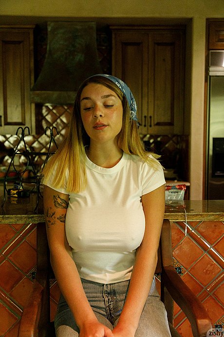 Pretty charming amateur babe Gabbie Carter flashes her giant melons in public - Image 1 of 12  in Outdoor category   featuring Gabbie Carter 