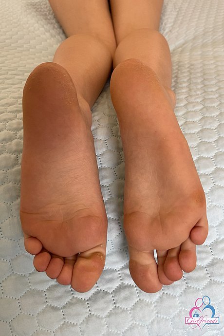 Amateur gf Maria Kazi reveals her twat and fingers her butthole - Image 14 of 21  in Masturbation category   featuring Maria Kazi 