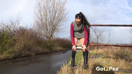 Short taken lady girl girl Esperansa pulls down her leather pants to pee by a bike path - #802719