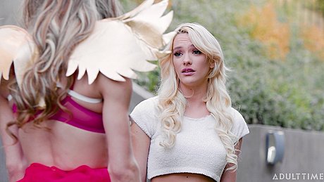 Transfixed starring Kenna James, Lauren Phillips naked XXX - Image 7 of 15  in Shemale category   featuring Jade Venus 