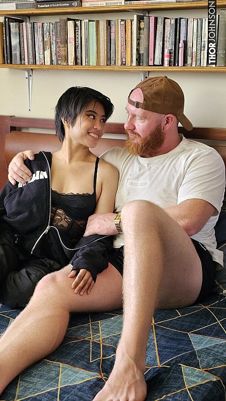 THOR JOHNSON Porn Gallery - Image 10 of 15  in Pussy category  