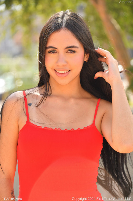 Ravishing brunette Amanda makes her naked debut in the public realm - #1332525