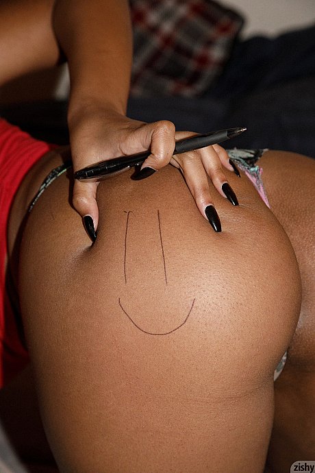 Black gf Noelle Monique shows off her juicy booty & tits in public - Image 10 of 11  in Outdoor category   featuring Noelle Monique 