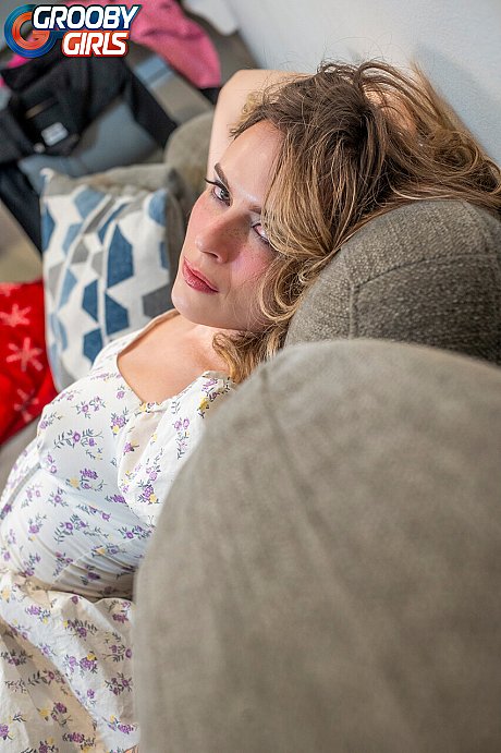 Grooby chicks featuring Esme Rogue nude Images - Image 2 of 16  in Shemale category  