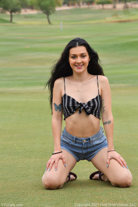 Dark-haired amateur April does a cartwheel on a golf course after posing undressed - #922537