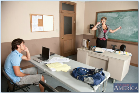 Blondie cougar teacher with glasses Jezebel Jones rides in reality porn - #1335624