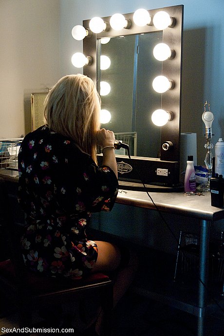 Blonde honey Jessie Rogers strips her bikini and covers her boobs and cunt - Image 13 of 20  in Outdoor category   featuring Jessie Rogers, Mr Pete 