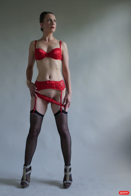Tall petite German babe Valeria Jones poses in pretty red underwear - #886995