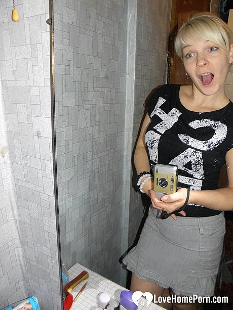 Playful yellow-haired amateur shows her fine body as she strips and takes selfies - Image 2 of 20  in Babe category  