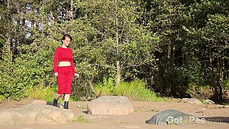 Brunette lady lady Princess Lili takes a badly needed piss on a boulder in the woods - Gallery #47946