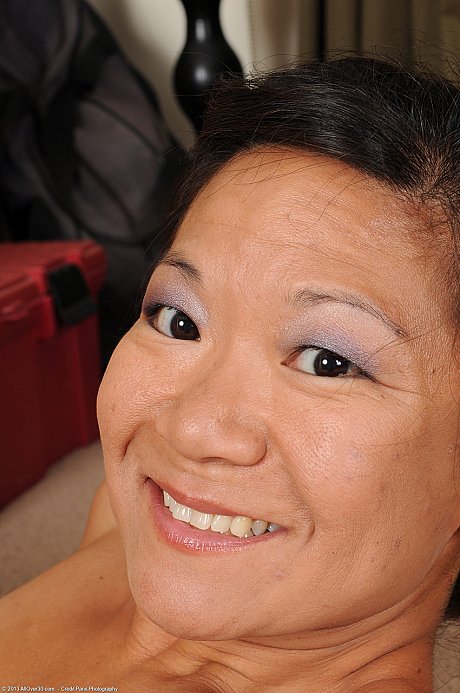 Hot oriental MILF Samantha W unveils her giant booty and rubs her juicy vagina - Image 17 of 20  in Pussy category   featuring Samantha W 