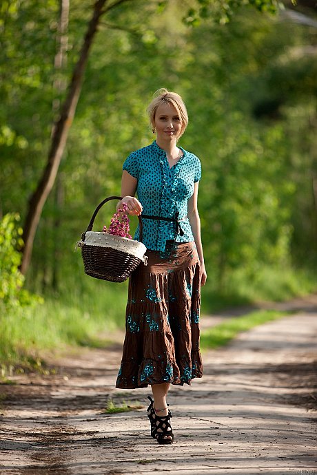 Pretty lovely blondy Astarta A shows every inch of her beautiful naked body outdoors - Gallery #28868