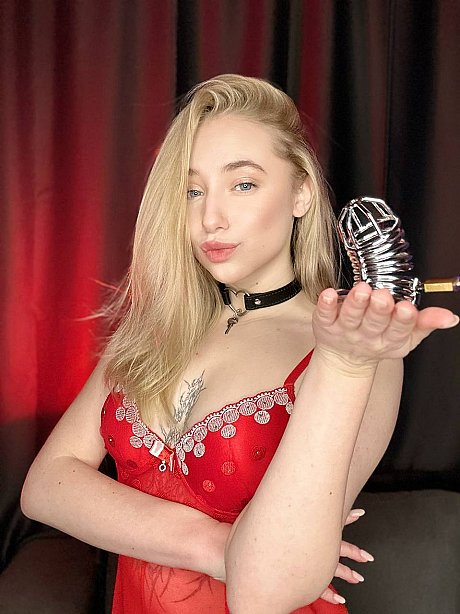 OnlyFans Emily Queen2 emilyqueencutie - Image 7 of 16  in Amateur category   featuring emilyqueencutie 