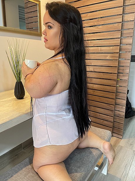 OnlyFans Mini Julieta performed by Mini Julieta undressed Gallery - Image 2 of 18  in Pussy category   featuring Mini Julieta 