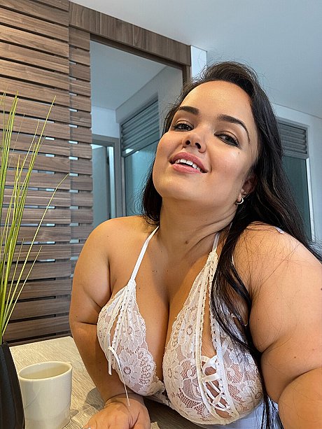 OnlyFans Mini Julieta performed by Mini Julieta undressed Gallery - Image 5 of 18  in Pussy category   featuring Mini Julieta 