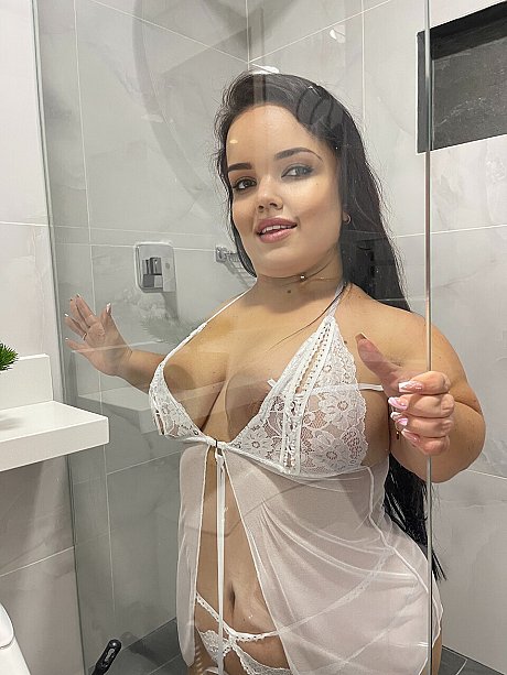 OnlyFans Mini Julieta performed by Mini Julieta undressed Gallery - Image 9 of 18  in Pussy category   featuring Mini Julieta 