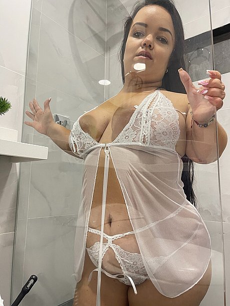 OnlyFans Mini Julieta performed by Mini Julieta undressed Gallery - Image 10 of 18  in Pussy category   featuring Mini Julieta 