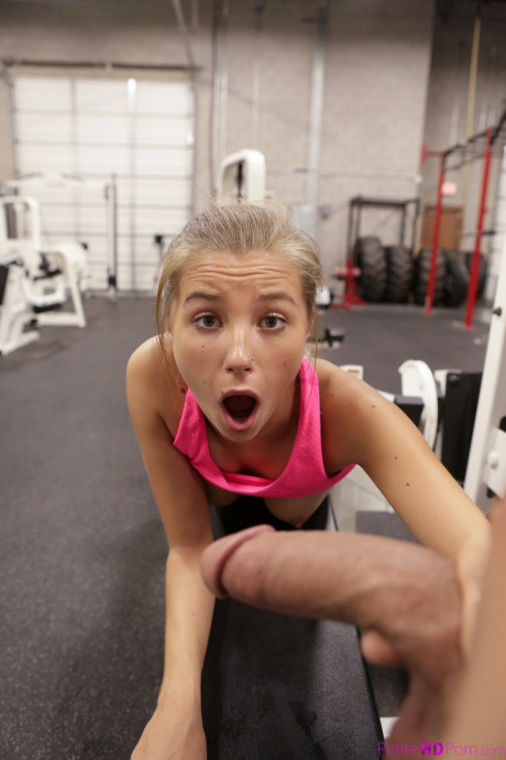 Skinny Carolina Sweets rides a huge dong & gets jizzed in her mouth at the gym - #605705