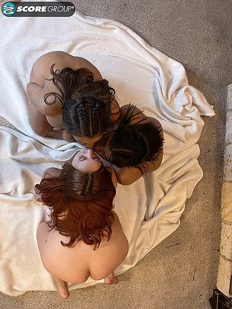 Hispanic Coochies performed by Angie Bravo, Isa Gomez, Mer undressed Gallery - Image 12 of 21  in Latina category   featuring Isa Gomez, Angie Bravo, Mer