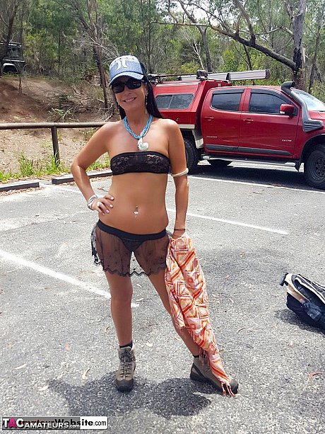 Brunette MILF Roxeanne shows her vagina at a public park - Image 1 of 16  in Outdoor category   featuring Roxeanne 