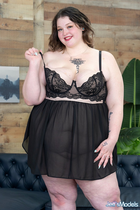 SSBBW Lacie Smith finger spreads her shaved cunt in high-heeled shoes - #110307