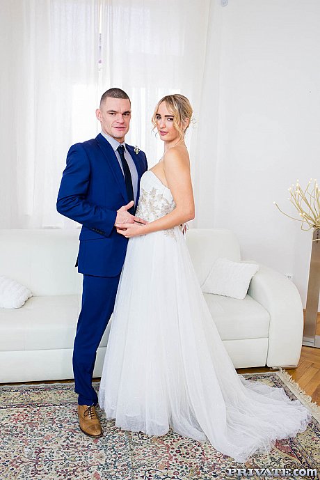 Blondie bride Anna Khara gets sexed by her man & the wedding photographer - Image 6 of 20  in Spreading category   featuring Erik Everhard, Max Dior, Anna Khara 
