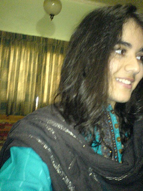 Indian lady GF girl takes self shots with monstrous natural tits free of blouse - Image 1 of 10  in Babe category  