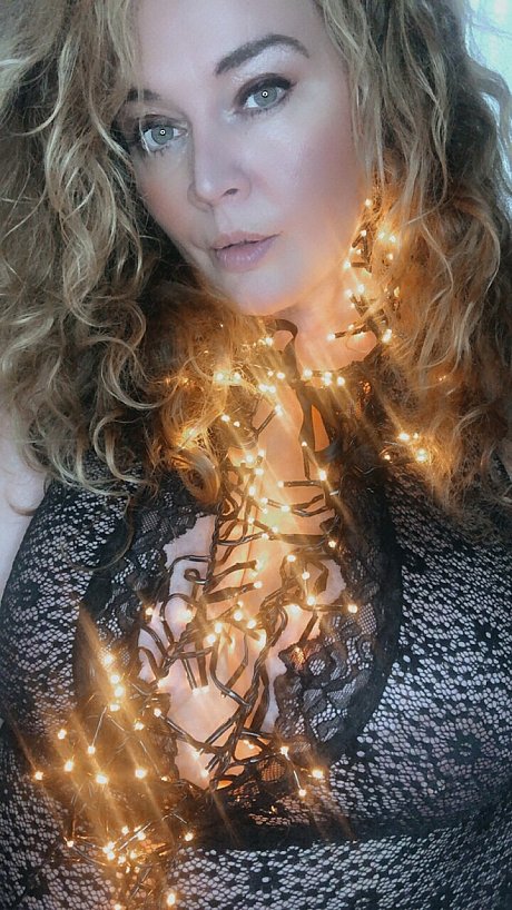 OnlyFans Dutch Curves In Heels XXX Pics - Image 2 of 10  in Amateur category  