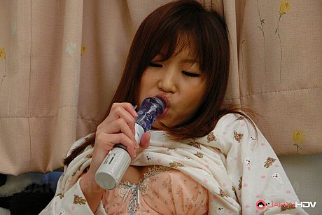 Japanese bitch girl girl Shino Tanaka masturbates with a sex toy in her pajamas