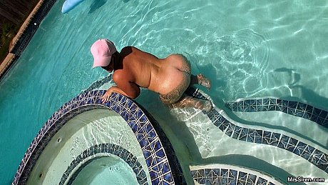 Cute blonde in sunglasses Dee Siren toys her juicy snatch in the pool - Image 7 of 21  in Outdoor category   featuring Dee Siren 