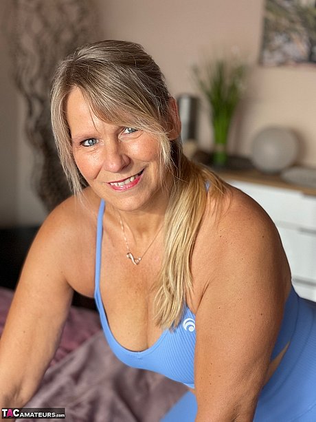 Fit middle-aged girl sports a camel toe before showing her melons and pussy - Gallery #1150