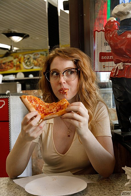 Amateur bombshell Erna O hara shows her round butt & her trimmed bush - Image 3 of 12  in Amateur category   featuring Erna Ohara 