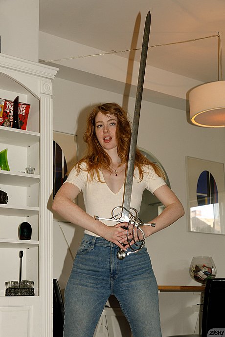 Amateur bombshell Erna O hara shows her round butt & her trimmed bush - Image 6 of 12  in Amateur category   featuring Erna Ohara 