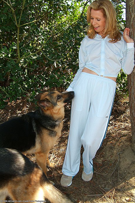 Cougar sweety Marie-Kelly strips & spreads her bushy snatch while hiking - Image 12 of 20  in Outdoor category   featuring Marie Kelly 