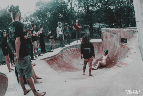 Alternative individuals have sex at a skate park while being pissed on - #1391218