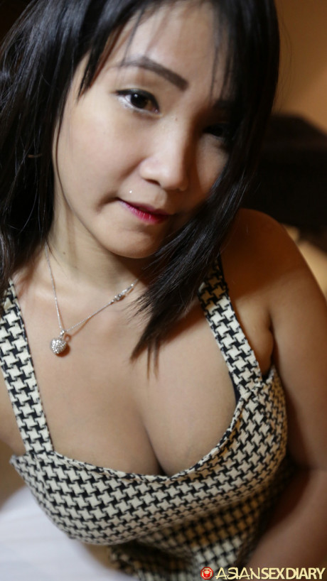 Chinese amateur Oam D flaunts her huge boobies and takes a stiff meat in POV action - #1150105