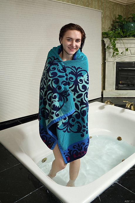 ALS Scan performed by Kelsey Kage nude Porn Pics - Image 7 of 21  in Dildo category   featuring Kelsey Kage 