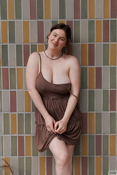 Attractive amateur babe Riley Nixon flashes her enormous melons & butt in public - Gallery #13598