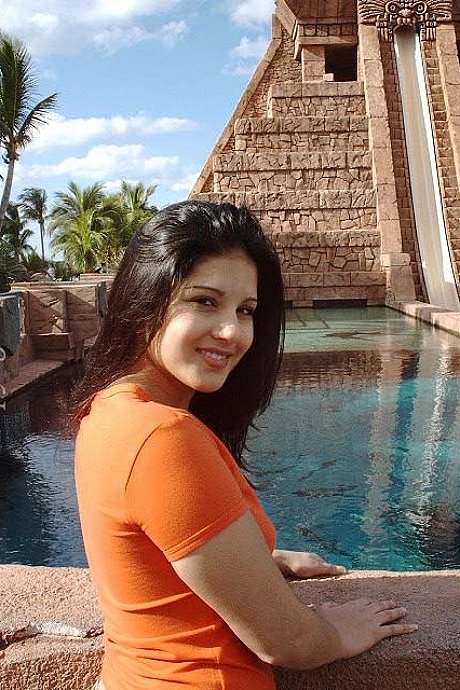 Brunette Indian pornstar Sunny Leone flaunting her enormous butt & her fake melons - Image 3 of 11  in Pussy category   featuring Sunny Leone 
