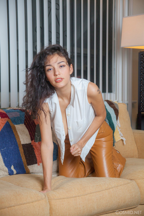 Amateur model Jessem Floyd uncovers her humongous natural melons in leather pants - #654535