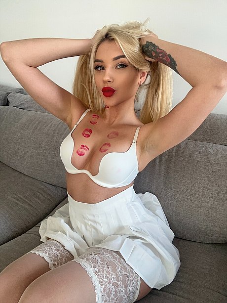 OnlyFans Sexxi Arinka featuring Sexxi Arinka undressed Images - Image 8 of 16  in Model category   featuring Sexxi Arinka 