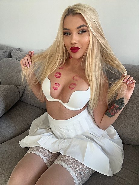 OnlyFans Sexxi Arinka featuring Sexxi Arinka undressed Images - Image 9 of 16  in Model category   featuring Sexxi Arinka 
