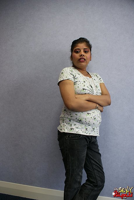 Indian solo lady GF chick Rupali uncups her breasts while getting bareback undressed - xxx porn gallery #49709 in Pregnant featuring Rupali