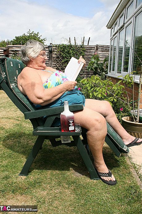 Kinky amateur grandmother Libby inserting a bottle in her meaty vagina in the garden - Image 2 of 20  in Outdoor category   featuring Grandma Libby 