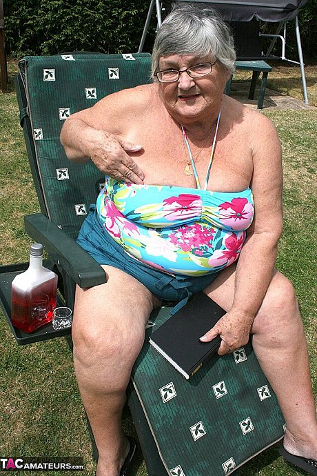 Kinky amateur grandmother Libby inserting a bottle in her meaty vagina in the garden - Image 3 of 20  in Outdoor category   featuring Grandma Libby 
