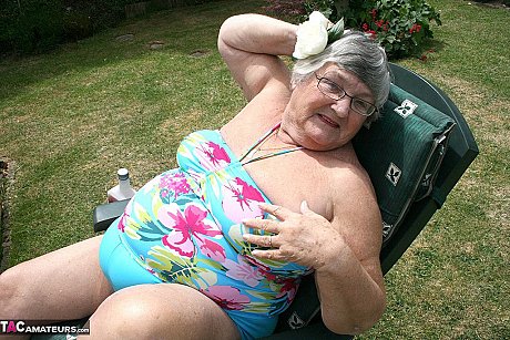 Kinky amateur grandmother Libby inserting a bottle in her meaty vagina in the garden - Image 5 of 20  in Outdoor category   featuring Grandma Libby 