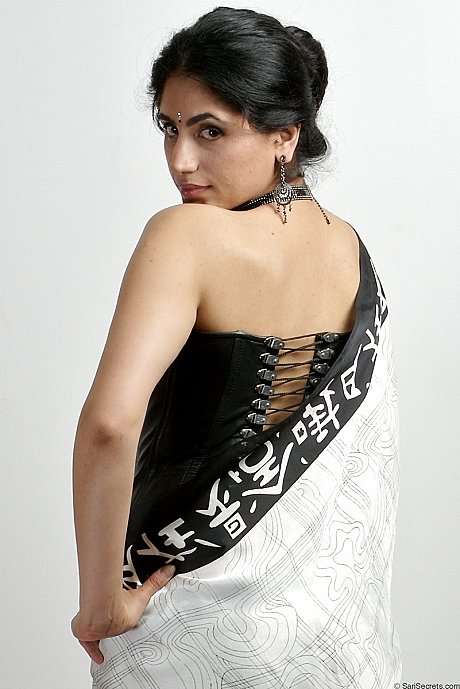 Hot Indian chick girlfriend broad exposes nice boobs and some bush wearing a choker - Image 5 of 15  in Babe category   featuring Meeta 