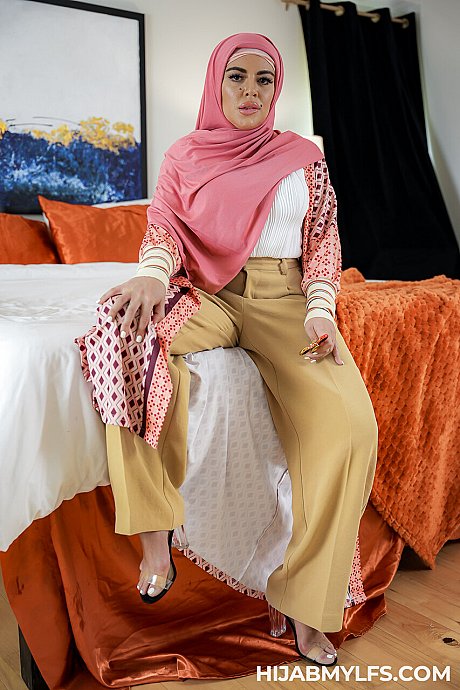 MYLF featuring Axel Haze, Vivianne Desilva naked Pictures - Image 3 of 21  in Ass category   featuring Axel Haze, Vivianne DeSilva 